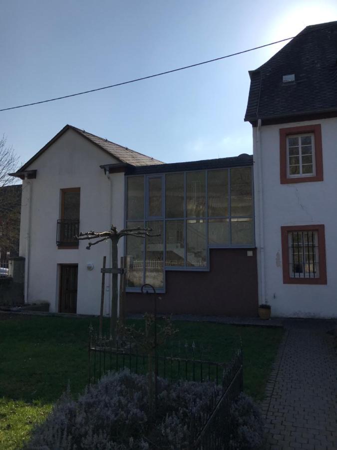 Ferienwohnung Altes Pfarrhaus Mit Flair Und Moselblick Brauneberg Extérieur photo