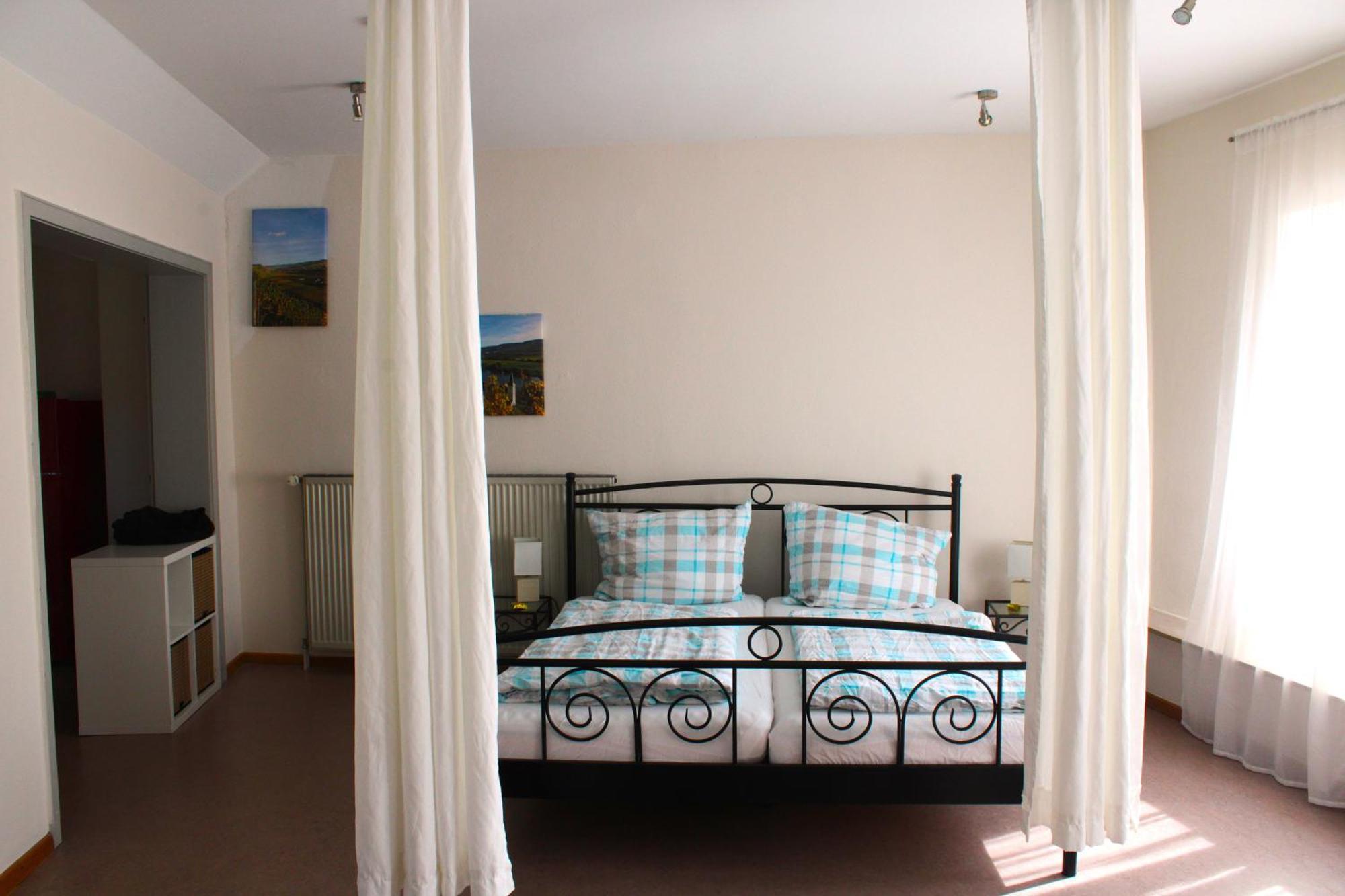 Ferienwohnung Altes Pfarrhaus Mit Flair Und Moselblick Brauneberg Extérieur photo